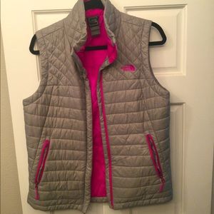 The North Face Womens vest in gray / pink